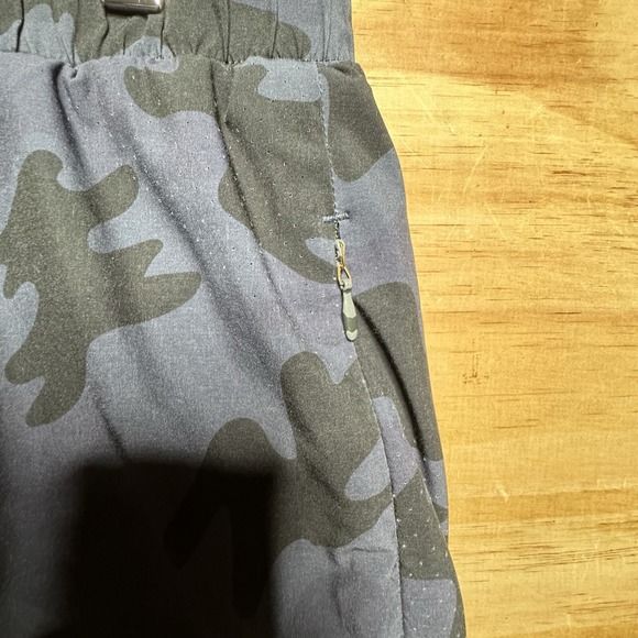 Rhone Shorts‎ Mens Size Large Blue Camo Lined Athletic Gym Workout Stretch 7" - Picture 3 of 7